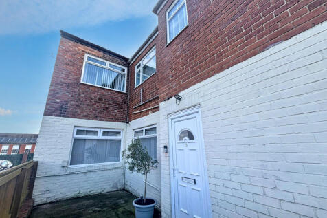 2-bed flat on Ellesmere Gardens, Choppington, Northumberland, NE62 5TY, £650/mo