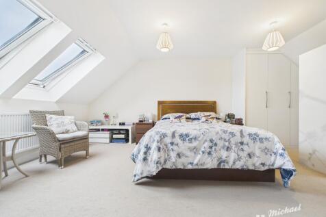 CAM02773G0-PR0367-STILL006