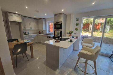 10 Hghbank Kitchen.jpg