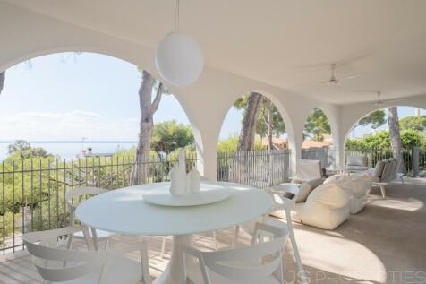 Villa for sale in Alcanada