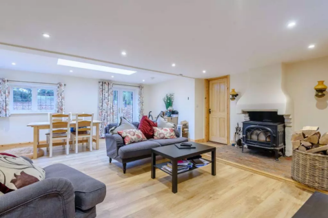 Inglenook Cottage, Knowle Lane, Cranleigh, Surrey photo 3