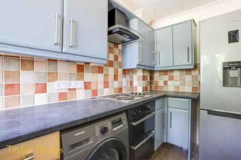 Laburnum Close, Cheshunt photo 4