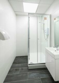 15 Shower room 1_DSC7059 copy.jpg