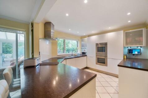 1300560-16-683d99138d338