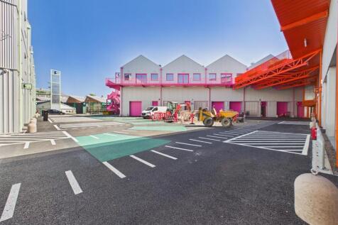 CAM04237G0-PR0285-STILL006.jpg