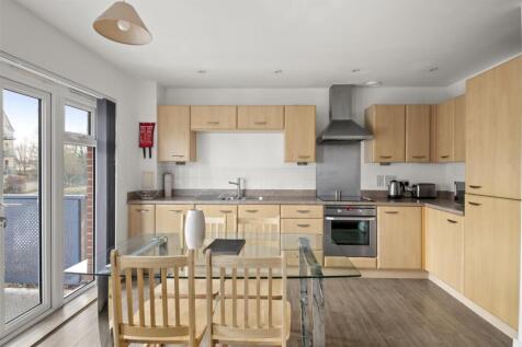 Wraysbury Drive, Yiewsley, West Drayton photo 3