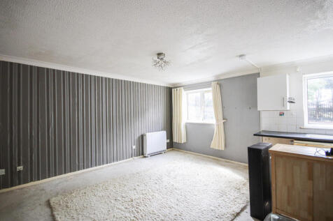 One Bedroom Ground Floor Flat ¿ Thames Court, L