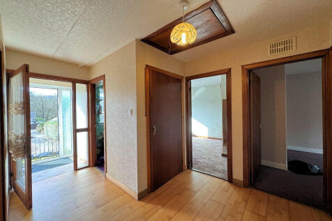 27 Fernoch Drive 02.jpg