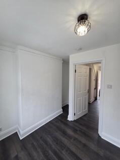 Upper High Street, Epsom, Surrey photo 5