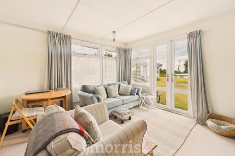 Lounge Area (Open Plan)