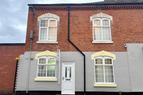 Three Bedroom Terraced House on Olphin Street