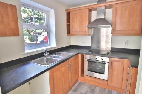 OPEN PLAN LIVING ROOM AND KITCHEN