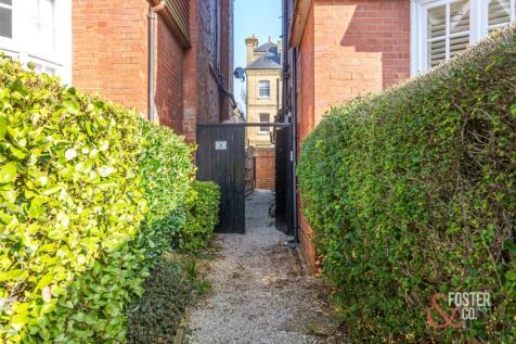 Grand Avenue 8 Flat 9-016.jpg