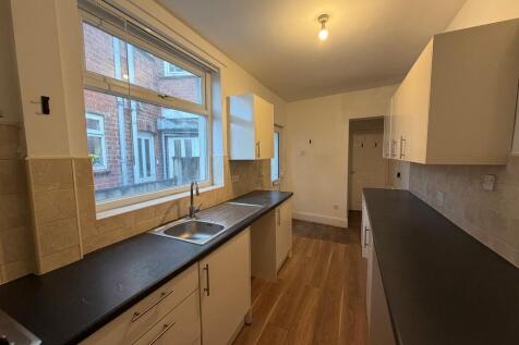 Flat Above 12 Askern Road, Bentley , Doncaster, DN5 photo 3