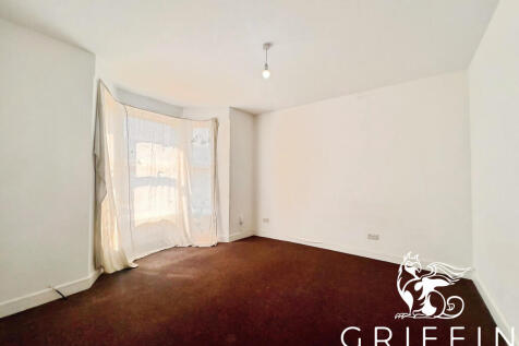 London Road, Grays, RM17 photo 3