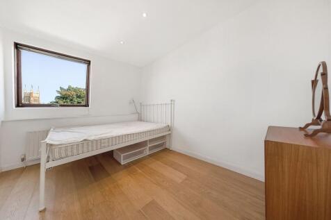Carmalt Gardens, Putney, London, SW15 photo 4
