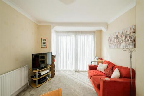 37 Knebworth Avenue-17.jpg