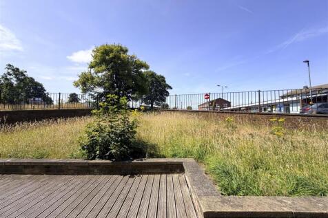 PARKING &amp; GARDEN