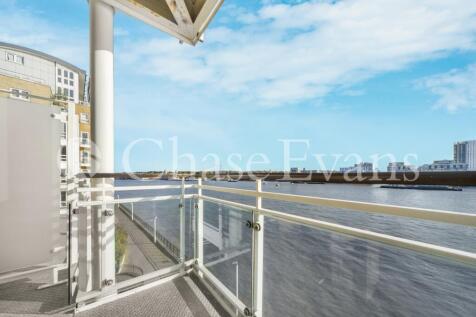 St Davids Square, Is