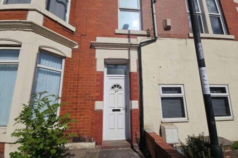 4-bed flat on Addycombe Terrace, Heaton, Newcastle Upon Tyne, NE6, £1,300/mo