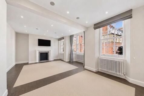 165CC - Living Room 1.jpg