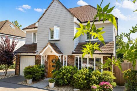 4 Eaton Close - Front Shot.jpg