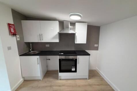 Upper Green East, Mitcham, Surrey, CR4 photo 3