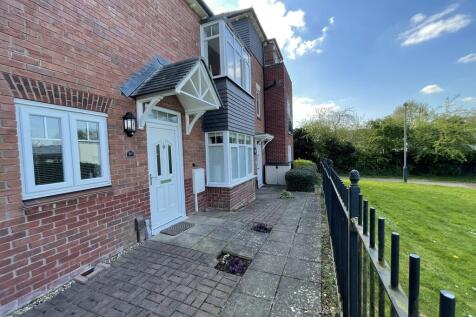 2-bed flat on Bread & Meat Close, Warwick , £1,350/mo
