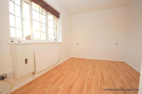 Hutchins Road, Thamesmead, SE28 photo 4