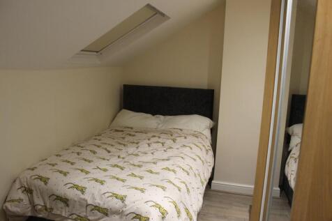 Bedroom 1.JPG