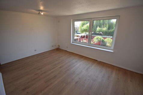 Compton Way, Earls Barton, North Northamptonshire photo 3