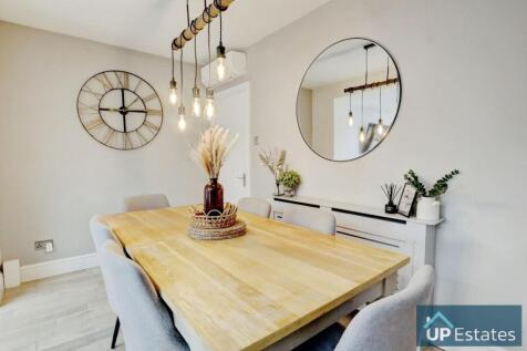 Kitchen/ Dining Room