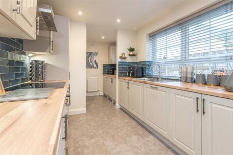 12 - 6 Millers Grove S75 1FW.jpg