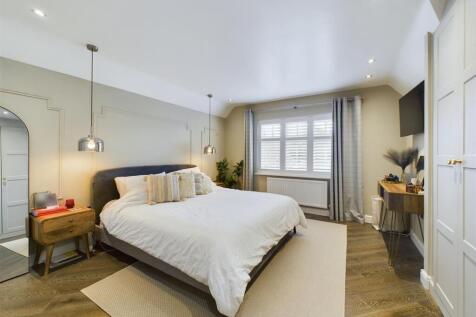 Spacious Master Bedroom