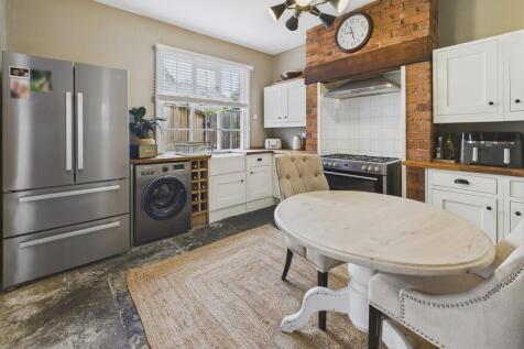 CAM04273G0-PR0157...