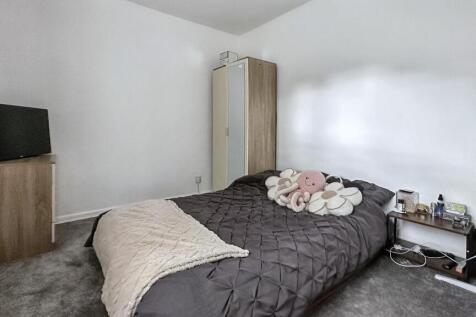 A spacious and well-maintained master bedroom f...