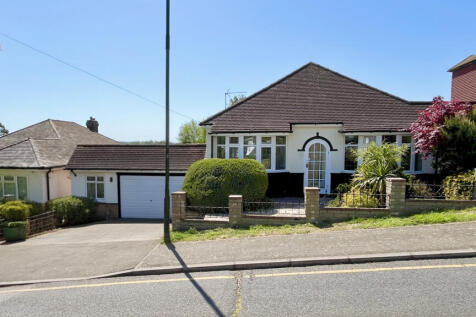 3 bed detached bungalow to rent Coniston Road, Ba