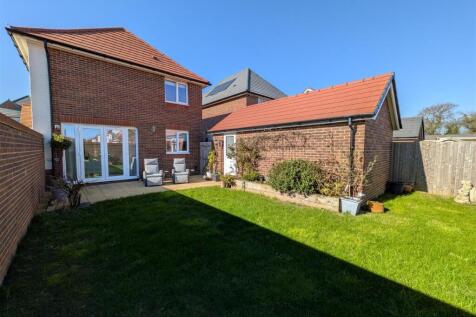 Rear garden 3.jpg