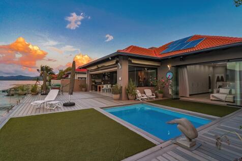 Deck/Pool