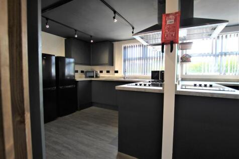flat 2 kitchn 9.JPG