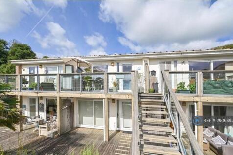 Smart Upper Floor Seaside Apartment