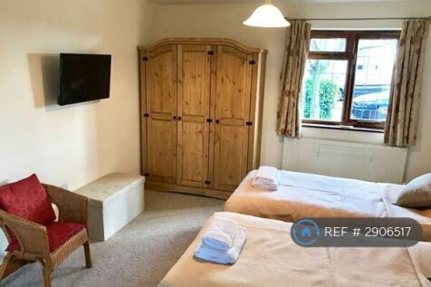 Very Large Bedroom With Queen Or Twin Bed