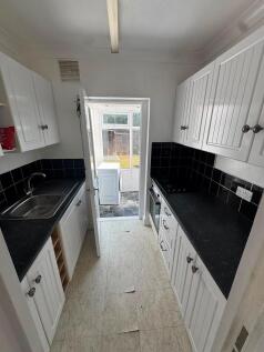 Dryden Close, Hainault, Ilford, Redbridge photo 3