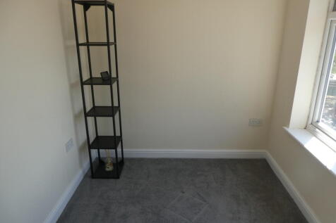 Flat, Holt House , Cherry Holt Road, Bourne, Lincolnshire photo 4