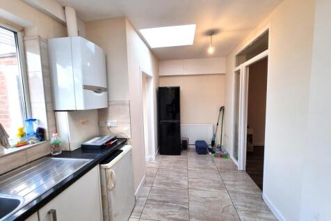 Manor Way, Mitcham, Merton photo 5