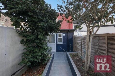 28 Stork Road London E7 9HR - 010.jpg