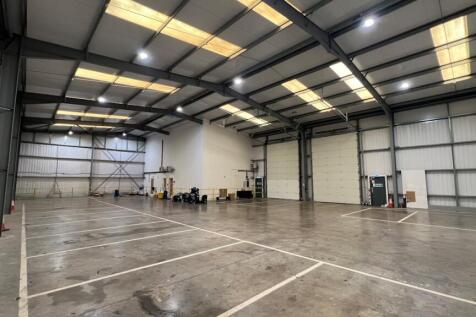 27-28 Stansted Distribution Centre - Warehouse P