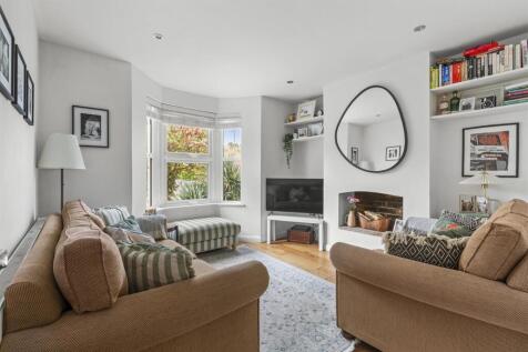 8 Hughenden Rd, HP13 5DT-4.jpg