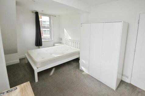 Cypress Avenue, Whitton, Twickenham, TW2 photo 3