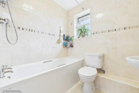 EWEMOVE SOUTH MOLTON - 4 ABBOTS MEADOW